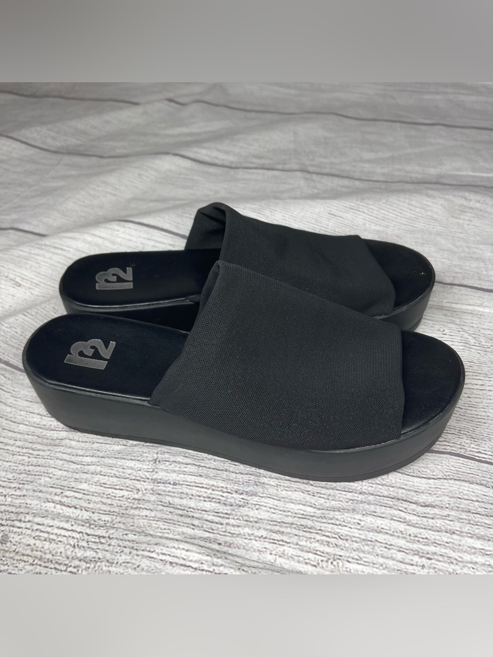 R2 Brand Women’s 9 Black Platform Slide Sandals